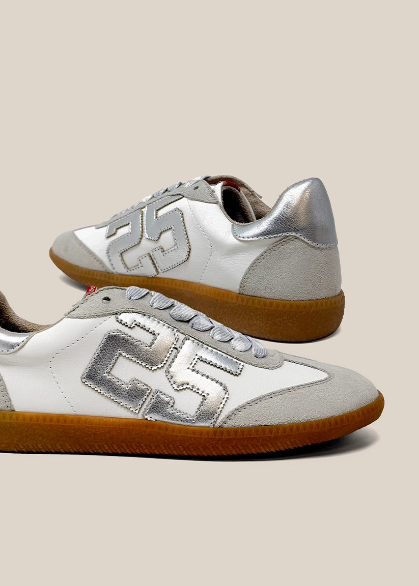 シルキーshoop Retro 25 Silver Metallic Sneaker | SHU by Shushop – SHUSHOP